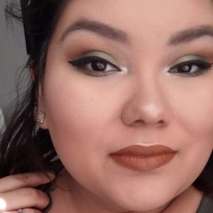 Meet your Posher, Zelicia